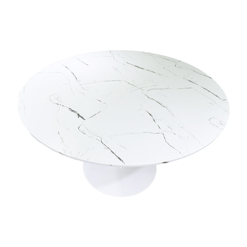 Тркалезна трпезариска маса Avonda со површина од бел мермер и модерна централна основа