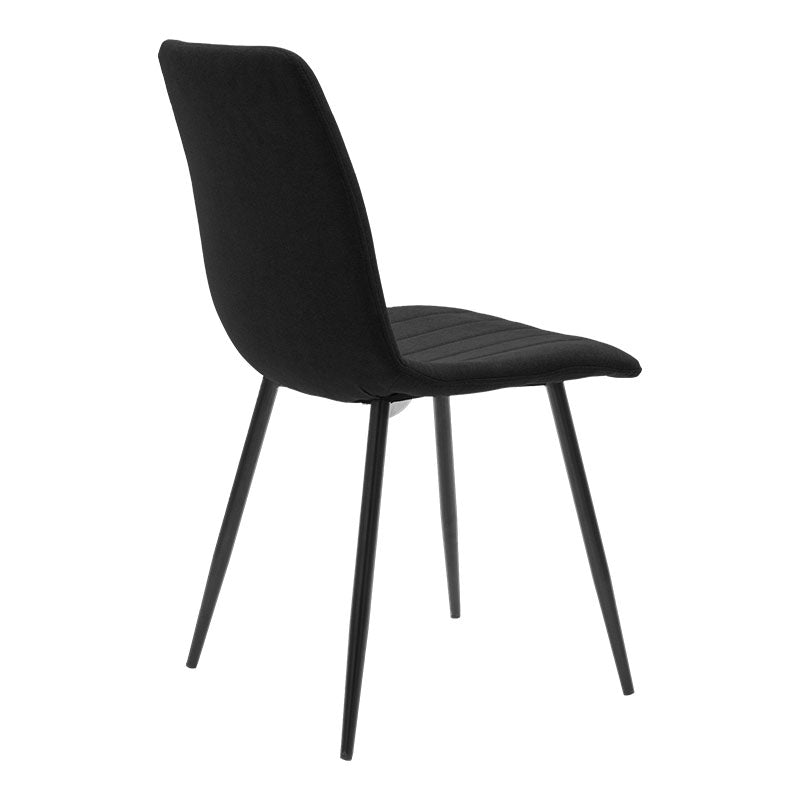 Комплетен трпезариски сет од 5 парчиња Dining Table Waric со елегантна мат црна правоаголна маса и четири усогласени лоунџ столици со засилени дрвени ногарки во натур боја