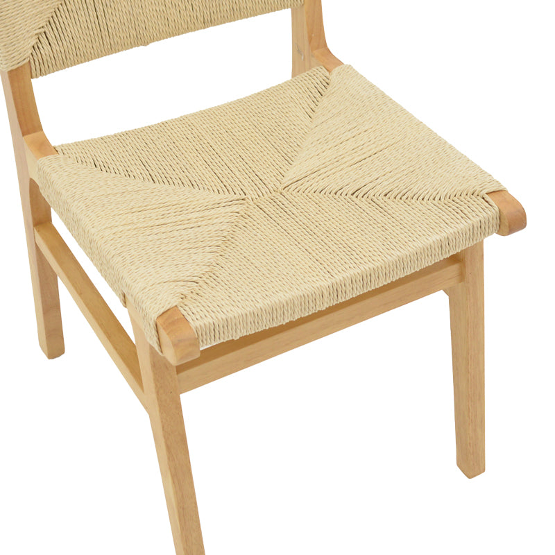 Скандинавска лоунџ трпезариска столица Chair Xenon изработена од масивно гумено дрво во природна боја со анатомски наслон од рачно плетено јаже