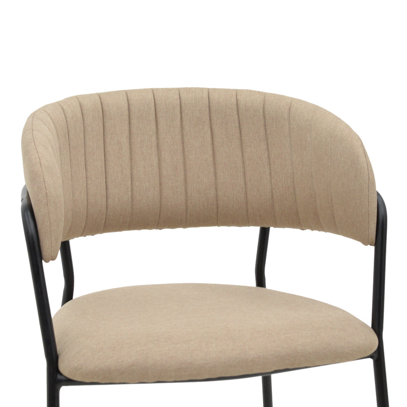 Модерна трпезариска лоунџ столица Chair Xenor тапацирана во квалитетна беж ткаенина со елегантни и цврсти црни метални ногарки
