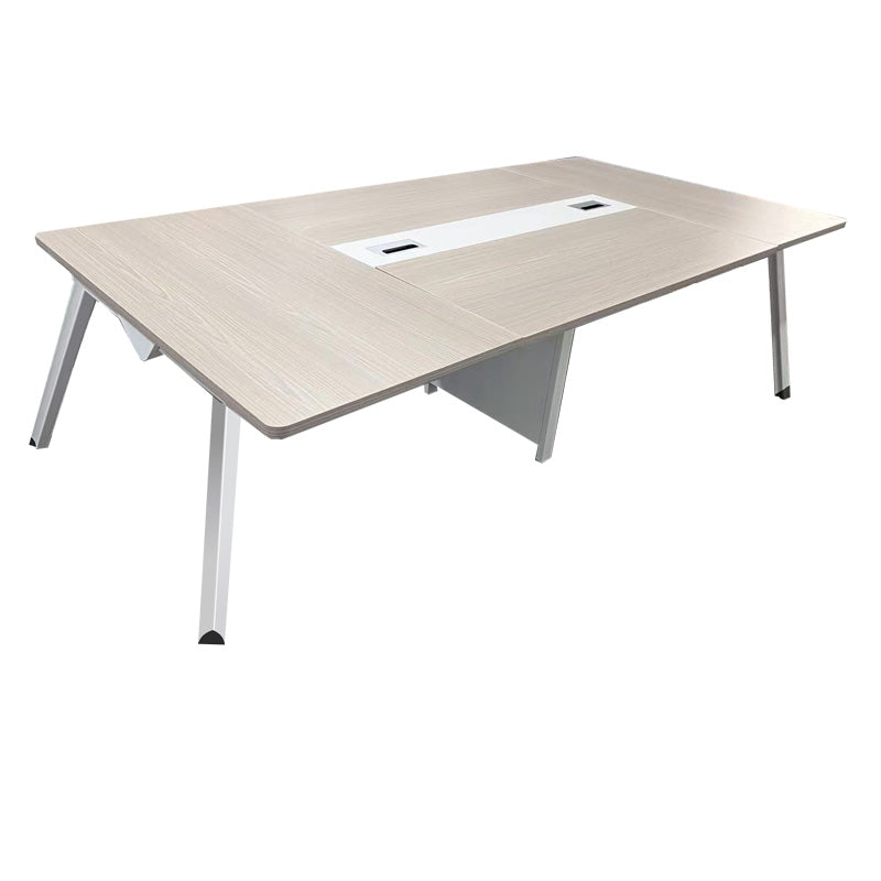 Голема правоаголна конференциска маса Conference table Xenne во сиво-бела боја со дебела зајакната површина и архитектонски стабилна деловна база