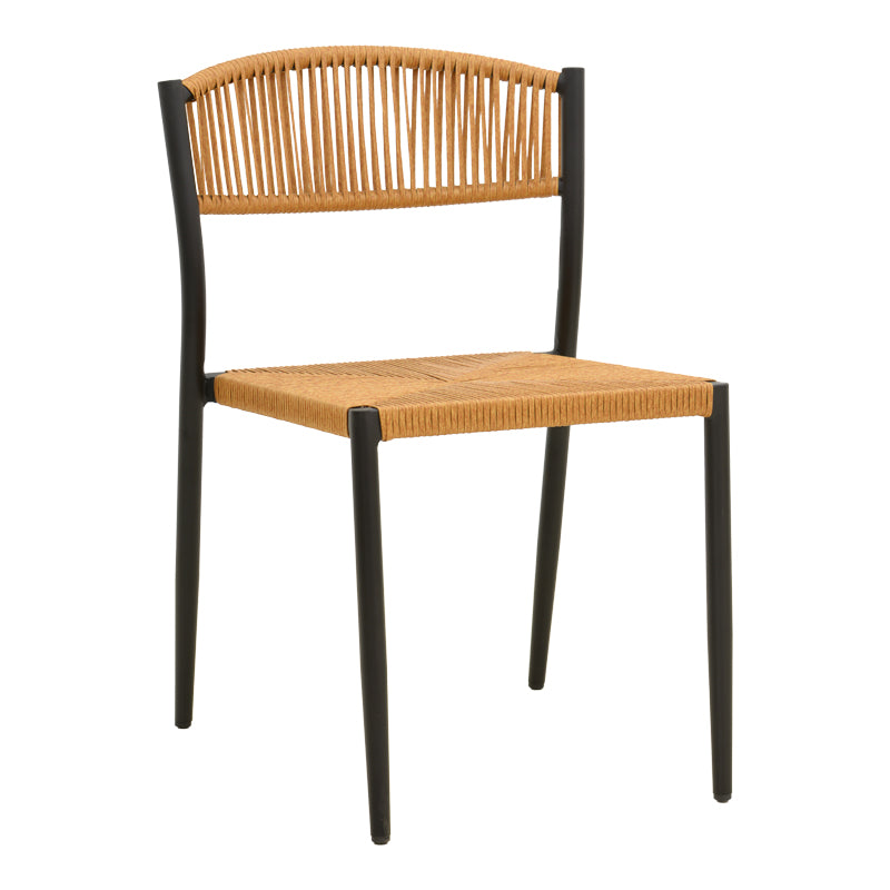 Модерна лоунџ столица Stackable Chair Varna со црна лесна алуминиумска рамка и плетено ергономско седиште од премиум натур PE ратан со функција за редење
