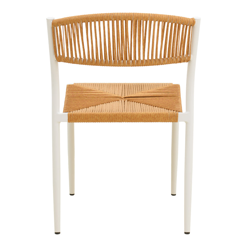 Модерна лоунџ фотелја Stackable Armchair Varnaic со бела лесна алуминиумска рамка, интегрирани наслони за раце и плетено седиште од премиум натур PE ратан со функција за редење