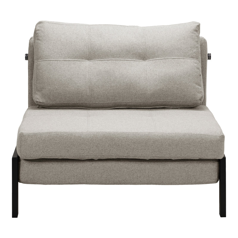 Модерна, естетска и уникатна лоунџ фотелја на расклопување Armchair-Bed Sapic обложена со премиум беж ткаенина, зајакната паметна шасија и стабилни црни метални ногарки