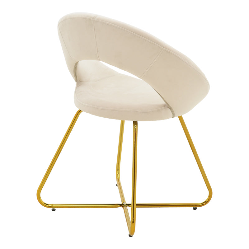 Модерен и луксузен трпезариски стол Firaen од меко беж кадифе со гламурозни сјајни златни ногарки