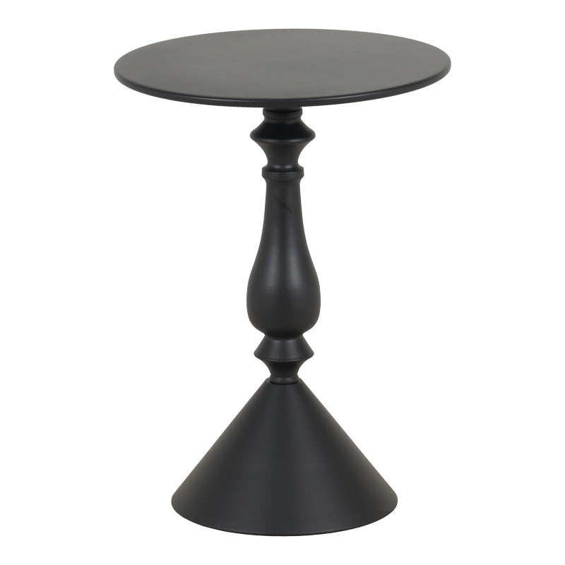 Модерна тркалезна странична масичка Side Table Vedare изработена од цврст структурен метал во мат црна боја, со паметна геометриска основа и тенок лоунџ профил