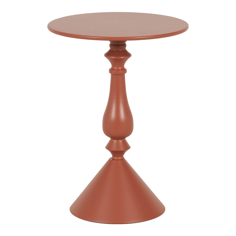 Модерна тркалезна странична масичка Side Table Vedaux изработена од цврст структурен метал во топла земјена теракота боја, со паметна геометриска основа и тенок лоунџ профил