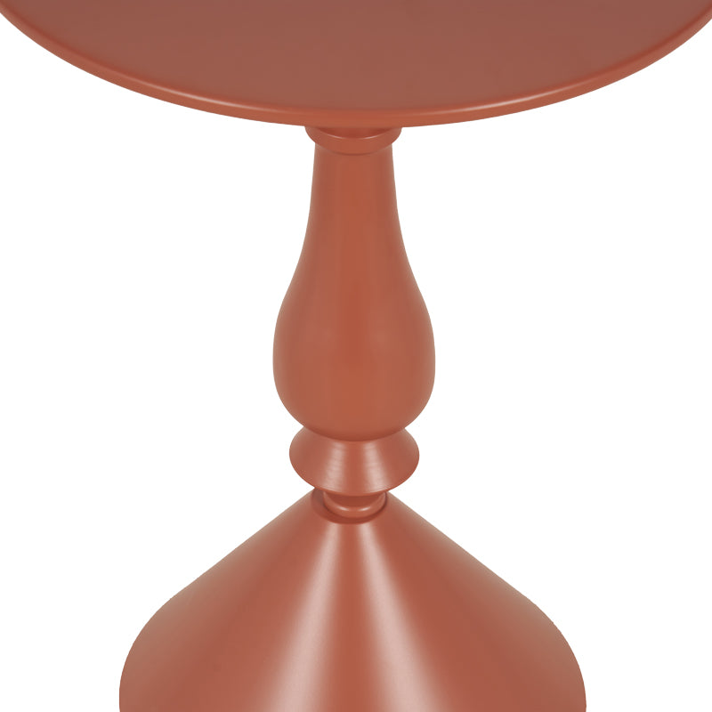 Модерна тркалезна странична масичка Side Table Vedaux изработена од цврст структурен метал во топла земјена теракота боја, со паметна геометриска основа и тенок лоунџ профил