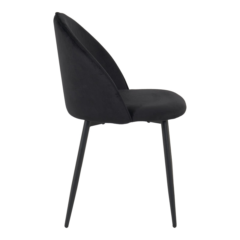 Модерна елегантна трпезариска столица Chair Walnut тапацирана со меко мат црно кадифе, со витки и засилени црни метални ногарки во минималистички стил