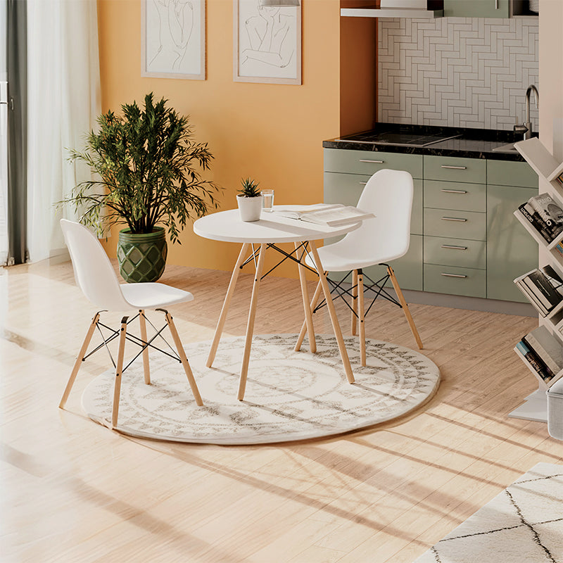 Модерен минималистички трпезариски сет Dining Room Set со тркалезна бела маса врз стабилна база и две ергономски бели Vedaar лоунџ столици во скандинавски стил