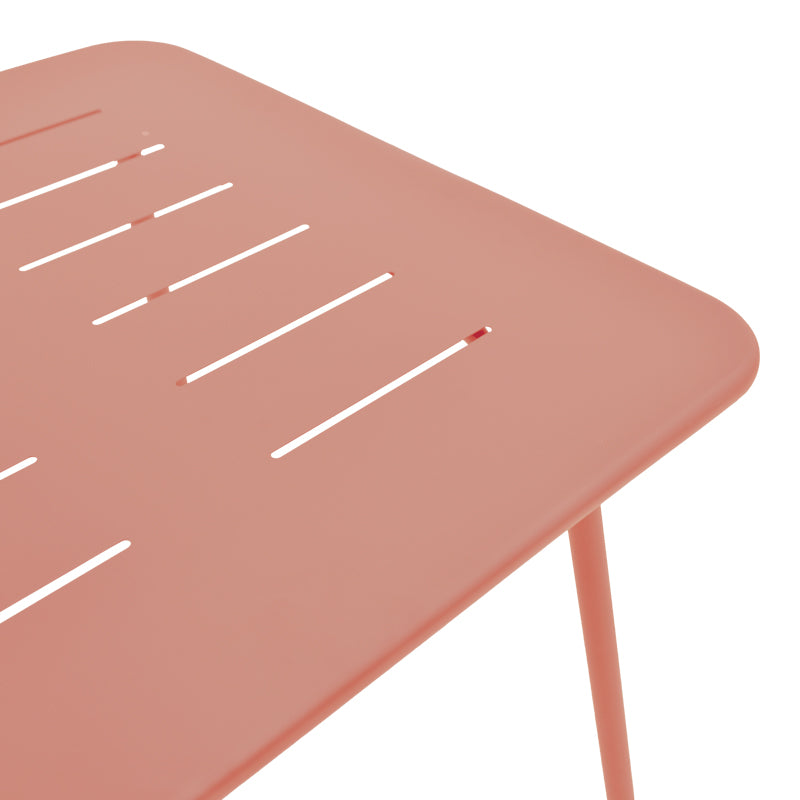 Модерна квадратна бистро маса Table Valeic со чисти линии, мат теракота метална површина и стабилни армирани метални ногарки во минималистички стил