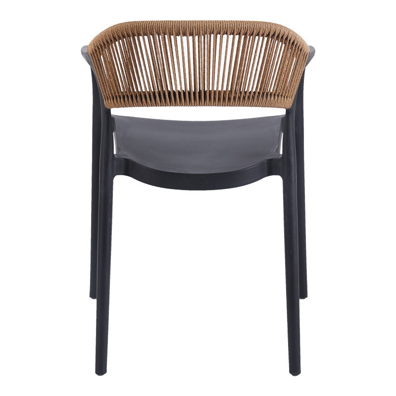 Модерна лоунџ фотелја Stackable Armchair Vedane во длабока мат црна боја со ергономски потпирач во природен натур PE ратан декор и стакабилна структура што штеди простор