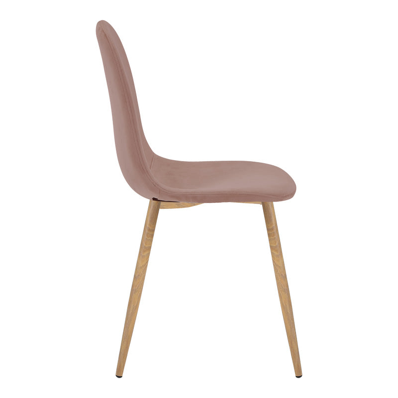 Модерен трпезариски лоунџ стол Dining Chair Windsor обложен со софистицирано меко кадифе во специфична нијанса на скапана јаболка, поддржан со цврсти метални ногарки со напреден ефект на натур дрво