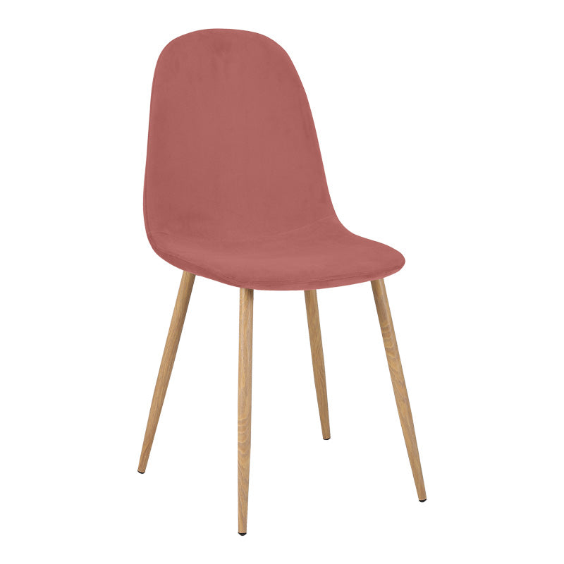 Модерен трпезариски лоунџ стол Dining Chair Windsor обложен со софистицирано меко кадифе во специфична нијанса на скапана јаболка, поддржан со цврсти метални ногарки со напреден ефект на натур дрво