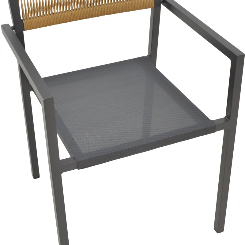 Модерна, естетска и уникатна лоунџ фотелја Aluminum armchair Jarrah со цврста антрацит алуминиумска рамка и густо ткаена Textilene површина во топла нијанса на природен ратан