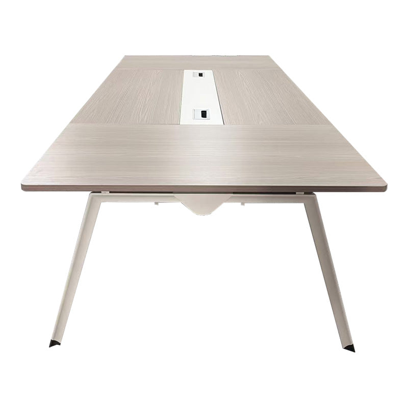Голема правоаголна конференциска маса Conference table Xenne во сиво-бела боја со дебела зајакната површина и архитектонски стабилна деловна база