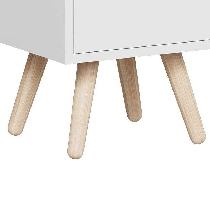 Компактна и модерна правоаголна ноќна масичка Bedside table Xenlo со рамна бела површина и минималистички отворени полици за спална соба