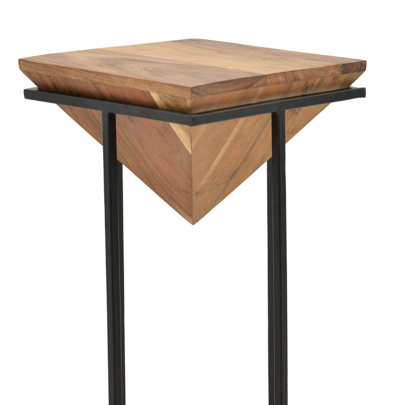Модерна индустриска помошна масичка Side Table Wilic со квадратна плоча од масивно цврсто дрво акација во природна натур боја и цврсти метални ногарки во мат црн тон