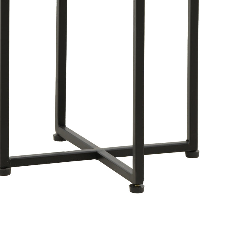 Модерна индустриска помошна масичка Side Table Wilic со квадратна плоча од масивно цврсто дрво акација во природна натур боја и цврсти метални ногарки во мат црн тон