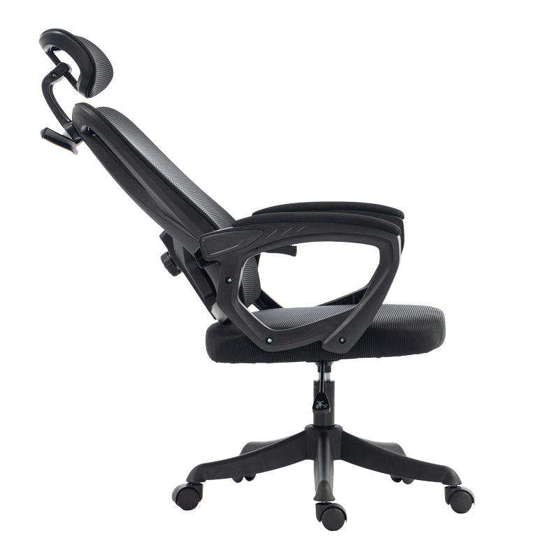 Модерна црна директорска канцелариска столица Executive Office Chair Umberia со висок ергономски наслон од дишлива мрежа, потпирачи за раце и засилена база на тркалца